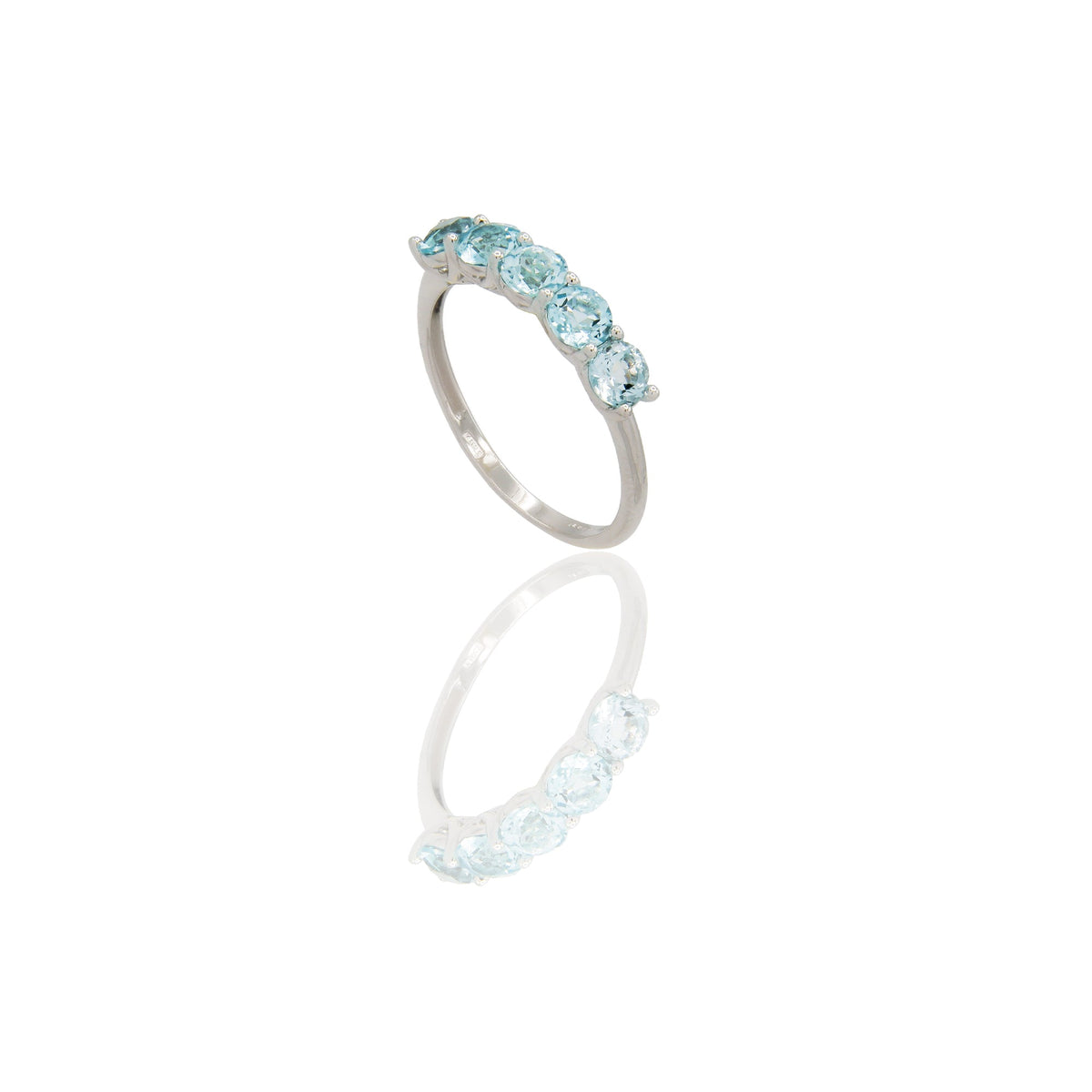 Anello Oro Bianco Oro 18 carati Trilogy 4 griffe Zirconi Bianchi spessore gambo 1,35 mm , spessore pietra 4