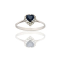 Anello Oro Bianco Oro 18 carati Cuore Centro E Contorno Zircone Blu, Zirconi Bianchi spessore gambo mm. 2  spessore pietre 8