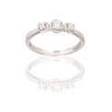 Anello Oro Bianco Oro 18 carati Trilogy A Scalare Zirconi Bianchi spessore gambo 2, 3 mm , spessore pietre 4,8