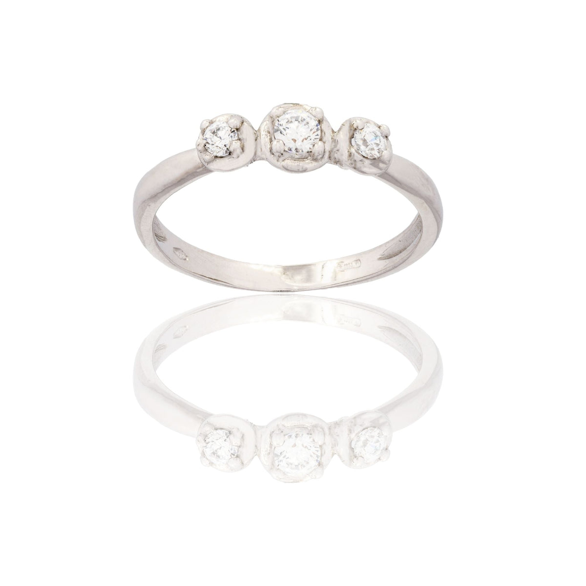 Anello Oro Bianco Oro 18 carati Trilogy A Scalare Zirconi Bianchi spessore gambo 2, 3 mm , spessore pietre 4,8