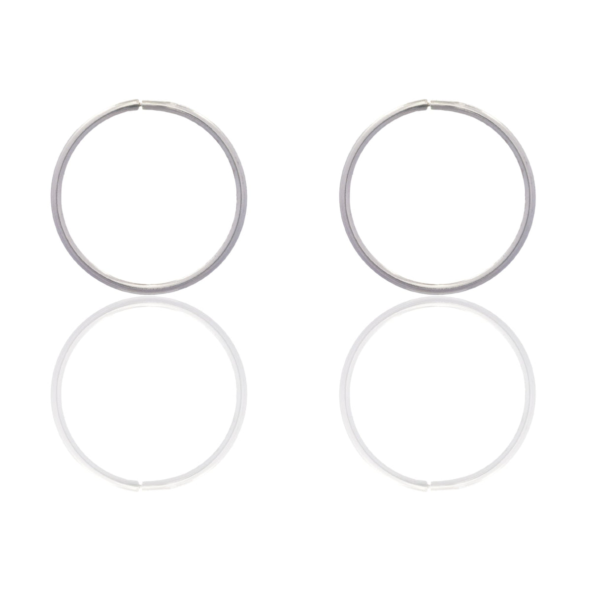 Orecchini Oro Bianco Oro 18 carati Cerchio Chiusura A Scomparsa  Solo Oro Spessore mm 0,8 diametro interno cm.1,5